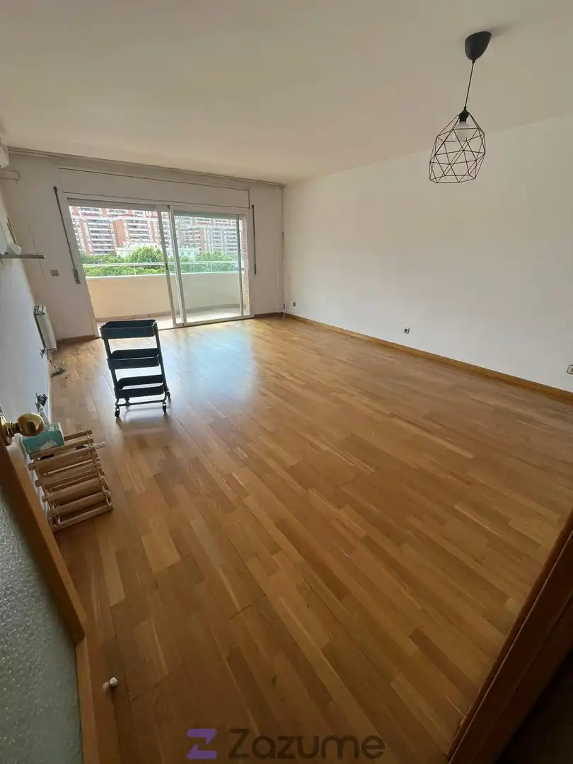 Sala d'estar de Pis de lloguer en L'Hospitalet de Llobregat amb Aire condicionat, Calefacció i Terrassa