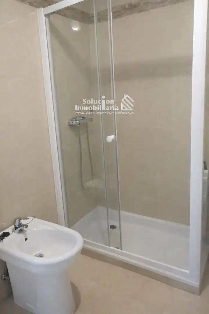 Bathroom of Flat for rent in Salamanca  with Heating, Terrace and Furnished