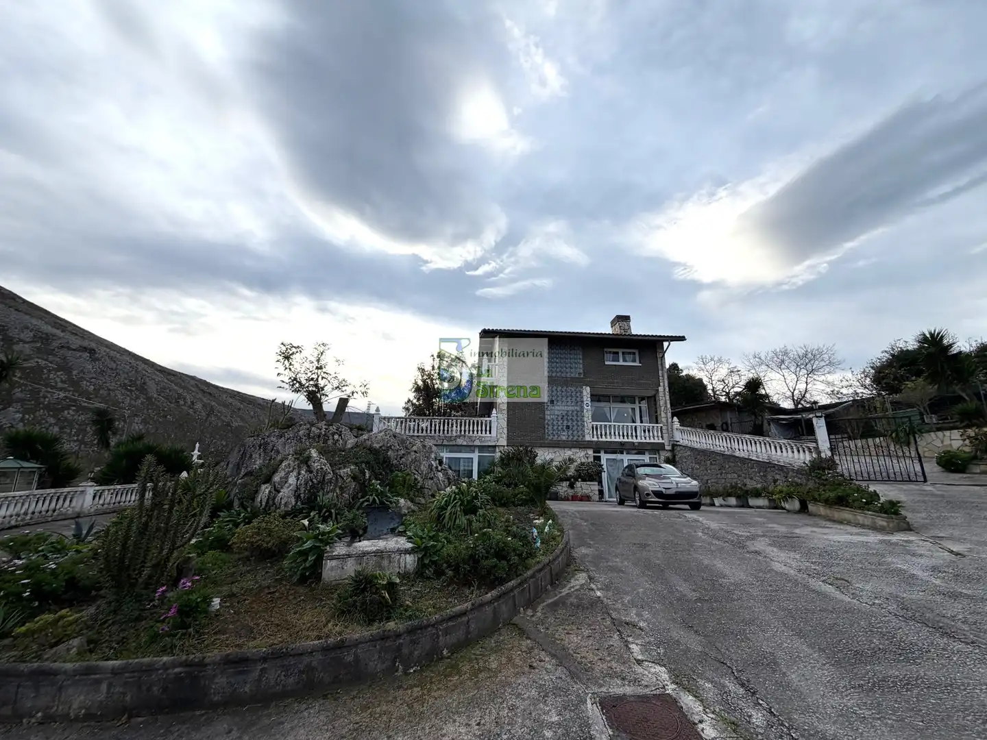 Vista exterior de Casa o chalet en venta en Castro-Urdiales con Calefacción, Jardín privado y Terraza