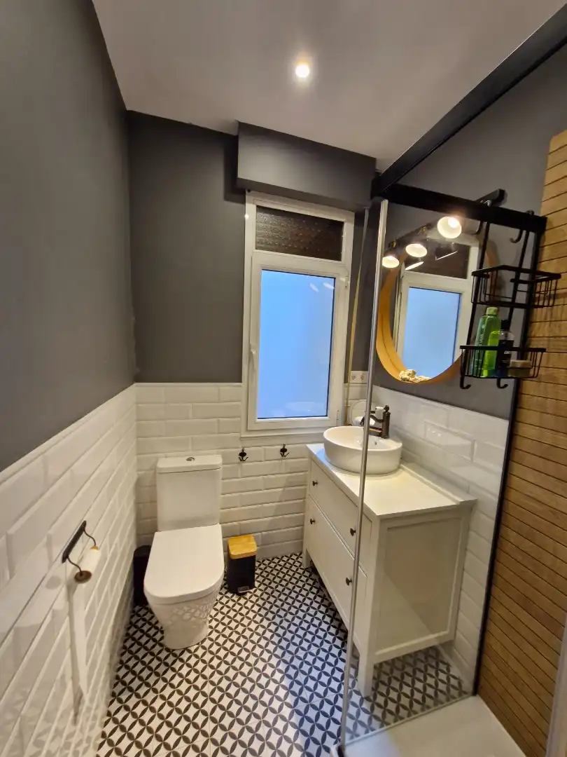 Bathroom of Flat for rent in Bilbao   with Heating, Parquet flooring and Furnished