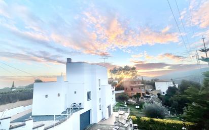 Vista exterior de Casa o xalet en venda en Sant Cebrià de Vallalta amb Calefacció, Terrassa i Piscina