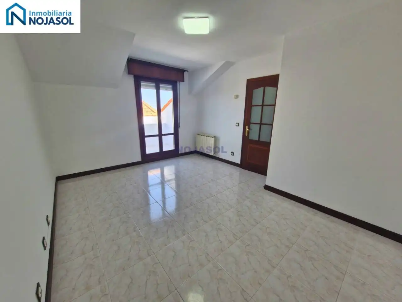 Sala de estar de Apartamento en venta en Noja con Calefacción, Terraza y Balcón