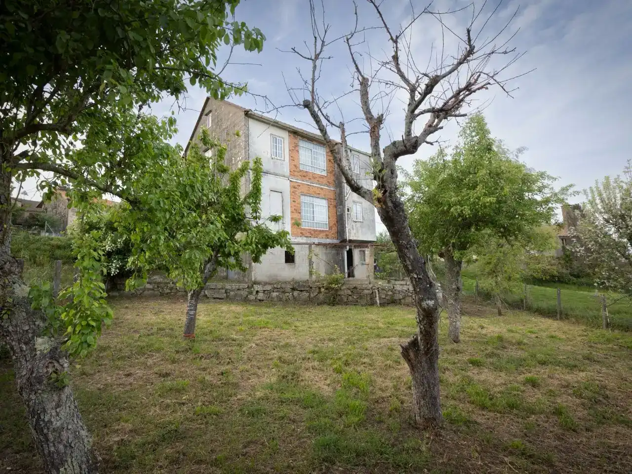 Vista exterior de Pis en venda en Melón amb Balcó