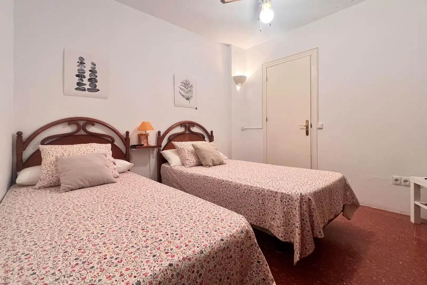 Piso en venta en Calle CIUDAD DE PORCUNA, La Carihuela - Los Nidos