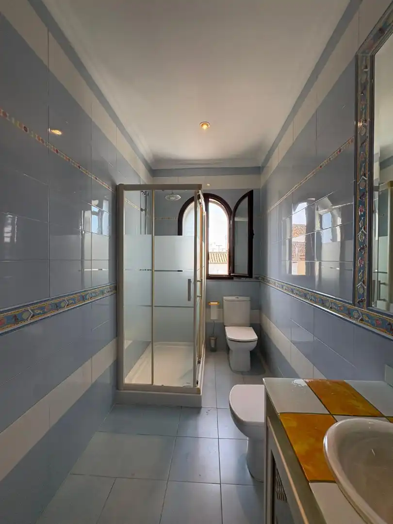 Baño de Casa o chalet de alquiler en Carmona con Aire acondicionado, Calefacción y Terraza