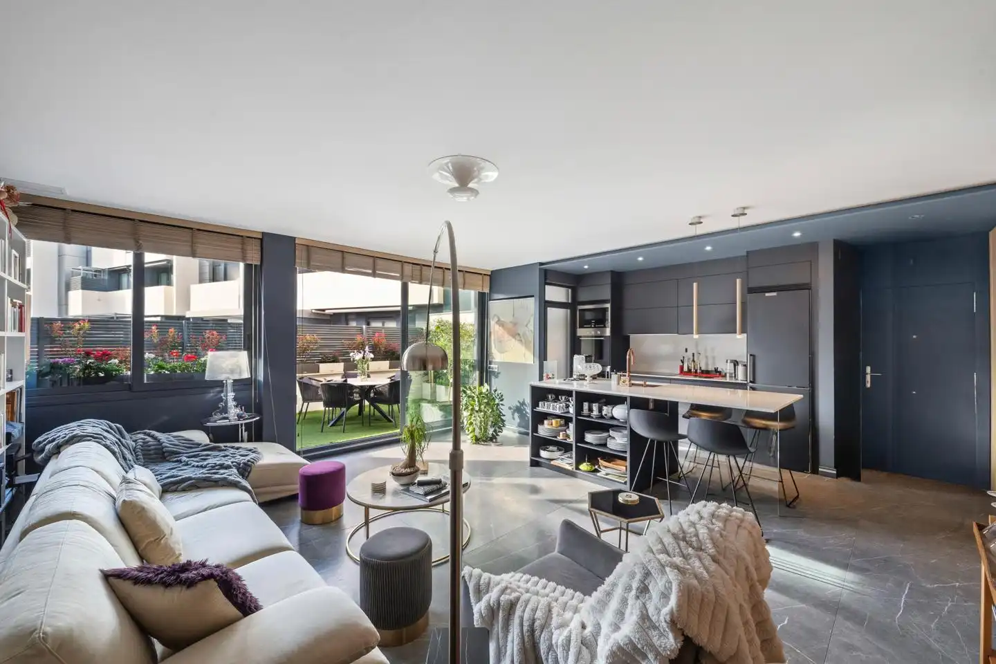 Wohnzimmer von Erdgeschoss zum Verkauf in Madrid mit Klimaanlage, Privatgarten und Terrasse
