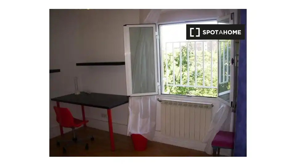 Room in Embajadores - Lavapiés