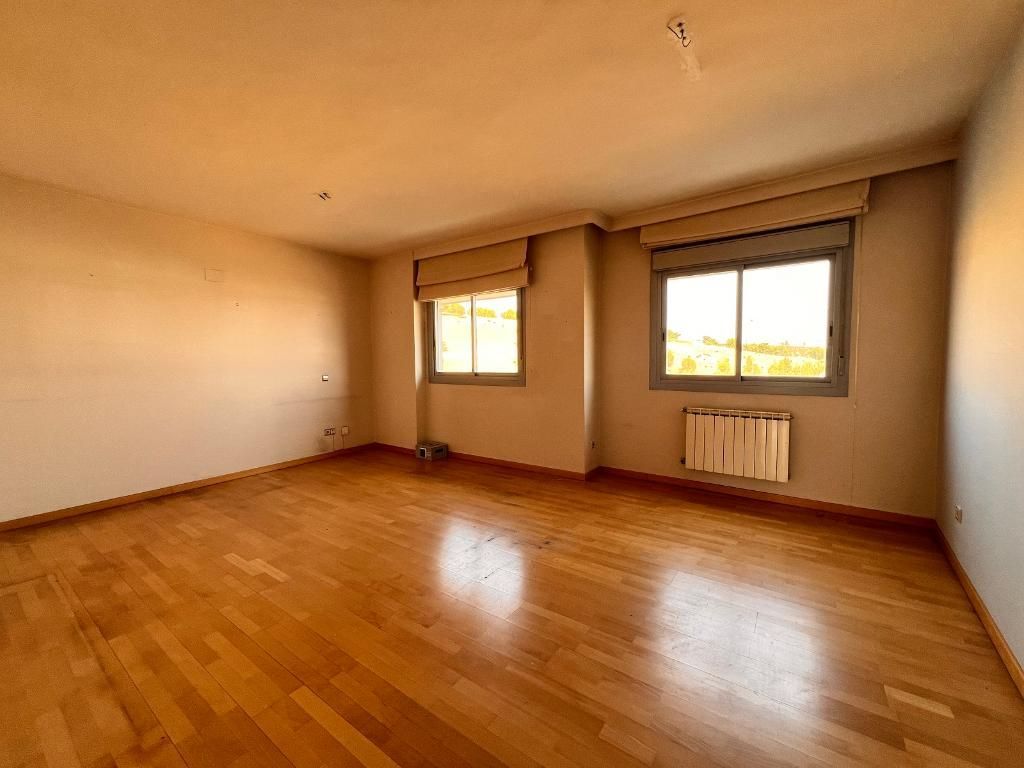 Bedroom of Flat for sale in  Madrid Capital  with Heating, Storage room and Community pool