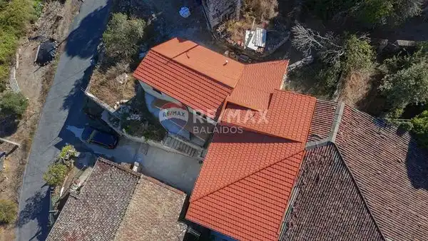 Vista exterior de Casa o xalet en venda en Cenlle amb Jardí privat