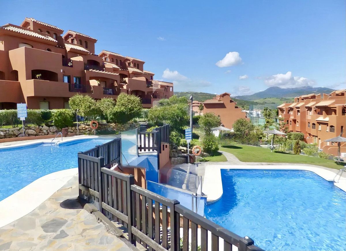 Vista exterior de Planta baja en venta en Estepona con Aire acondicionado, Jardín privado y Terraza