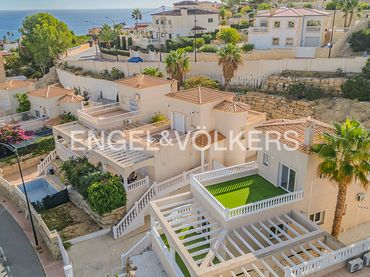 Villa con balcone in vendita a Carrer de Torrevella
