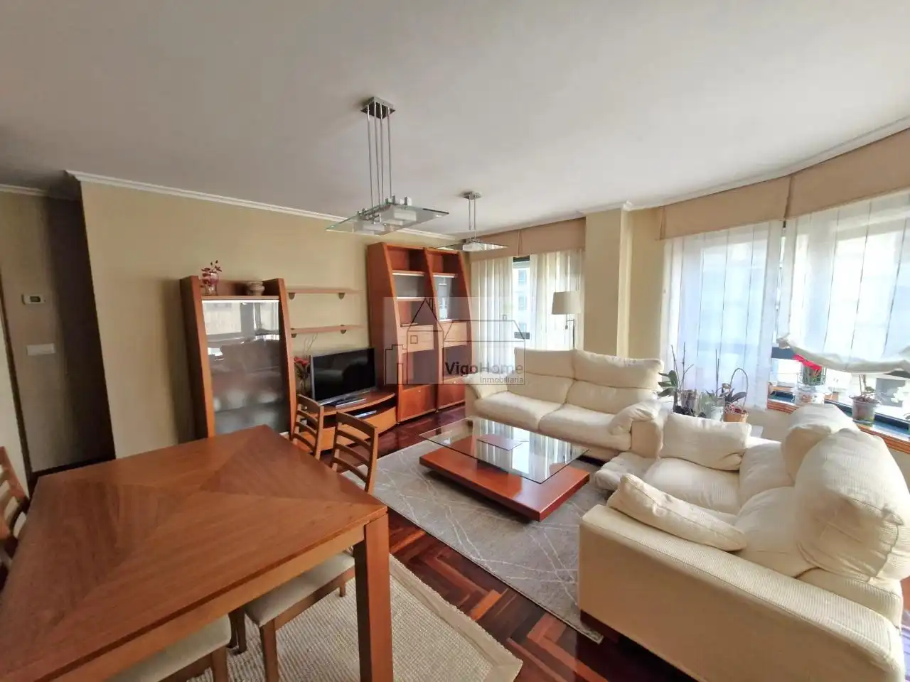 Wohnzimmer von Wohnung zur Miete in Vigo  mit Heizung, Parkett und Abstellraum