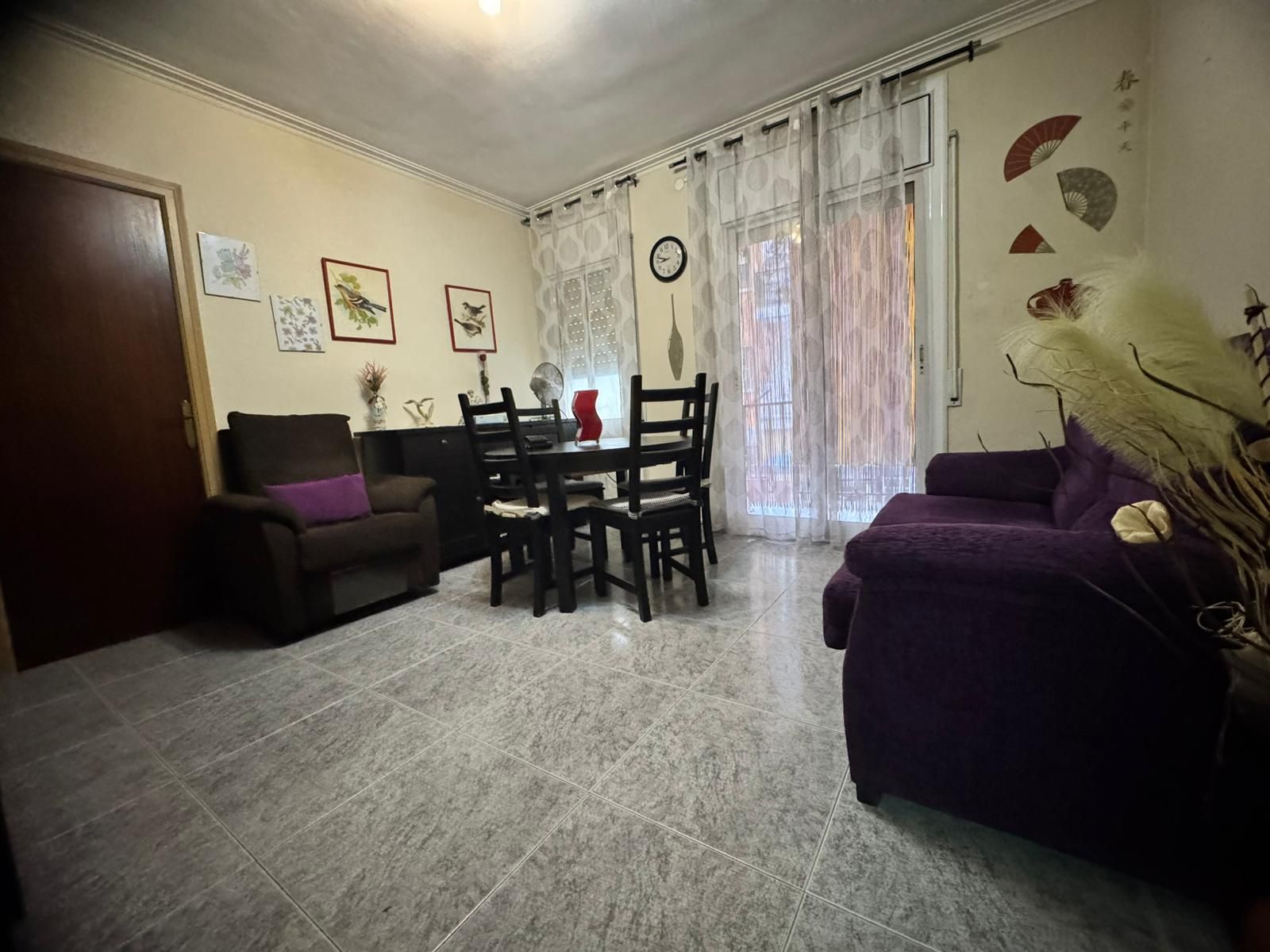Sala d'estar de Pis en venda en L'Hospitalet de Llobregat amb Balcó