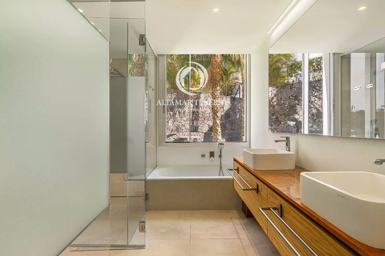 Baño de Casa o chalet de alquiler en Guía de Isora con Terraza, Trastero y Piscina