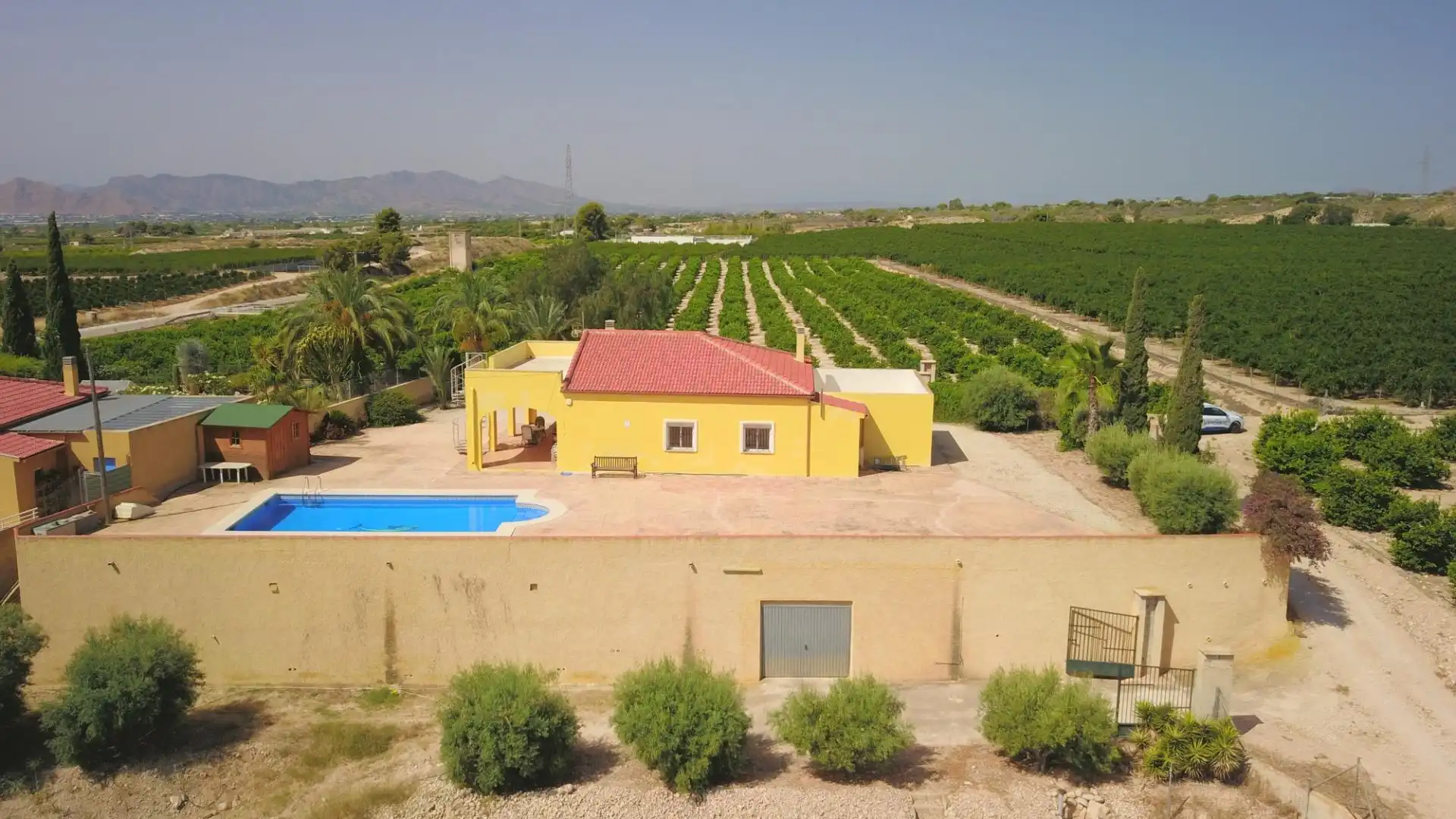 Garden of Houses for sale in Albatera  with Community pool