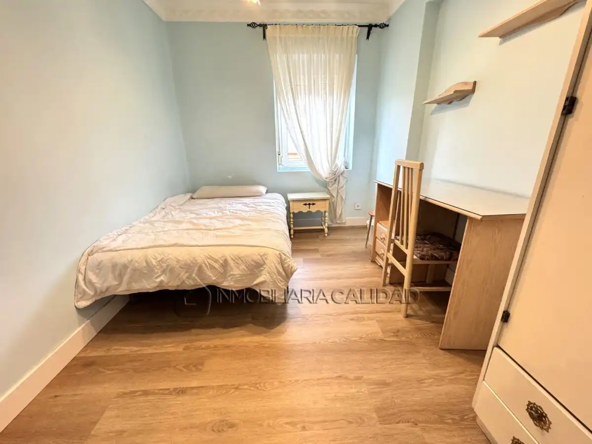 Schlafzimmer von Wohnung zur Miete in Burgos mit Heizung und Möbliert