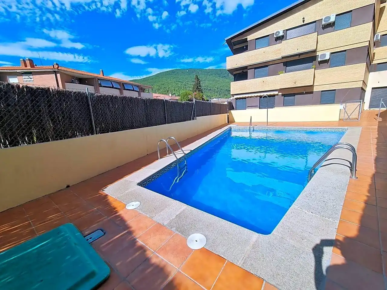 Piscina de Planta baja en venta en La Adrada  con Calefacción, Terraza y Trastero