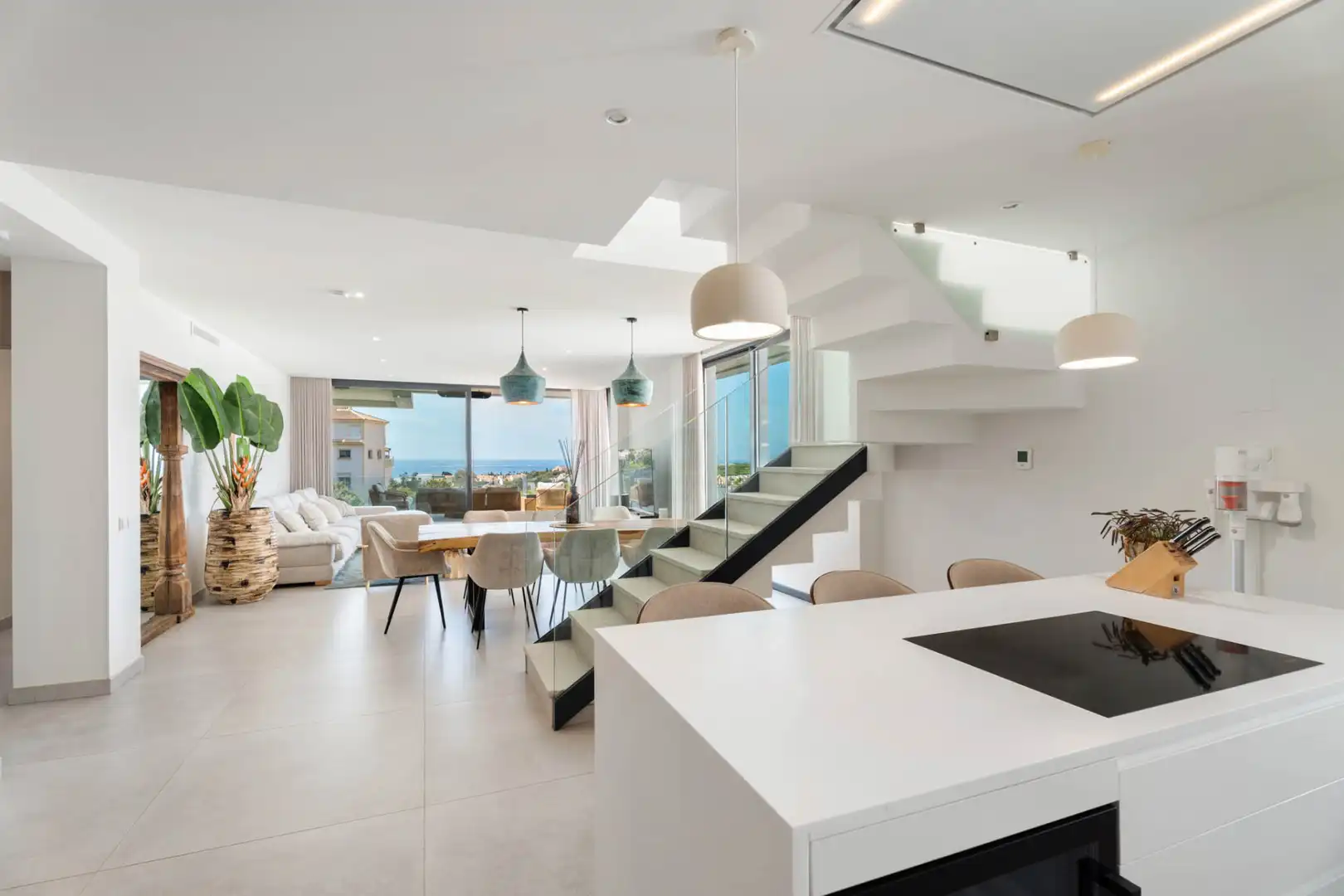 Sala de estar de Ático en venta en Marbella con Aire acondicionado, Jardín privado y Terraza