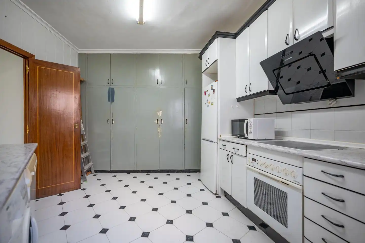 Cuina de Pis en venda en Ávila amb Calefacció, Parquet i Terrassa