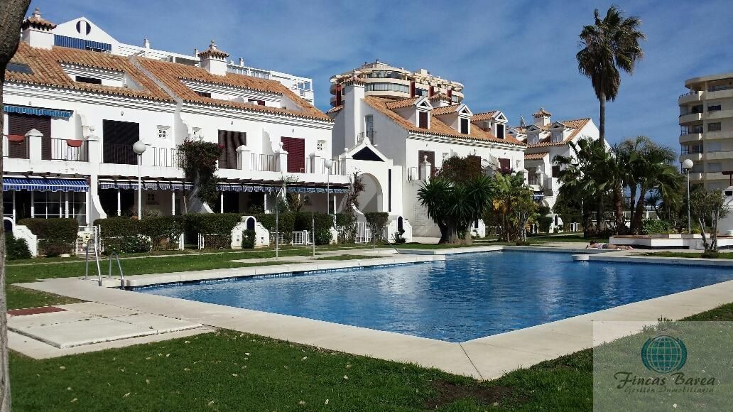 Exterior view of House or chalet for sale in Fuengirola  with Air Conditioner, Terrace and Community pool