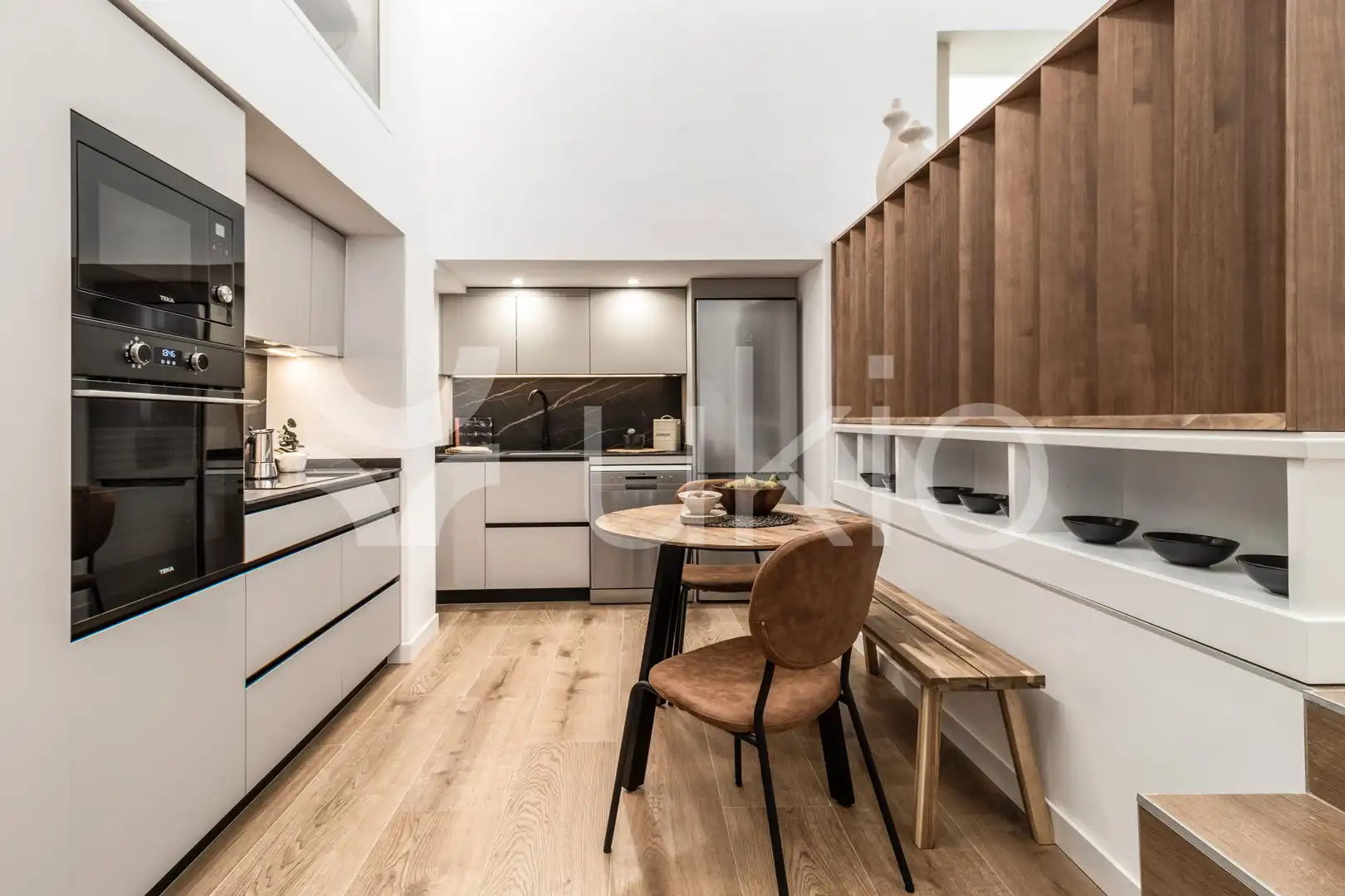 Cuina de Apartament de lloguer en Madrid amb Aire condicionat, Moblat i Forn