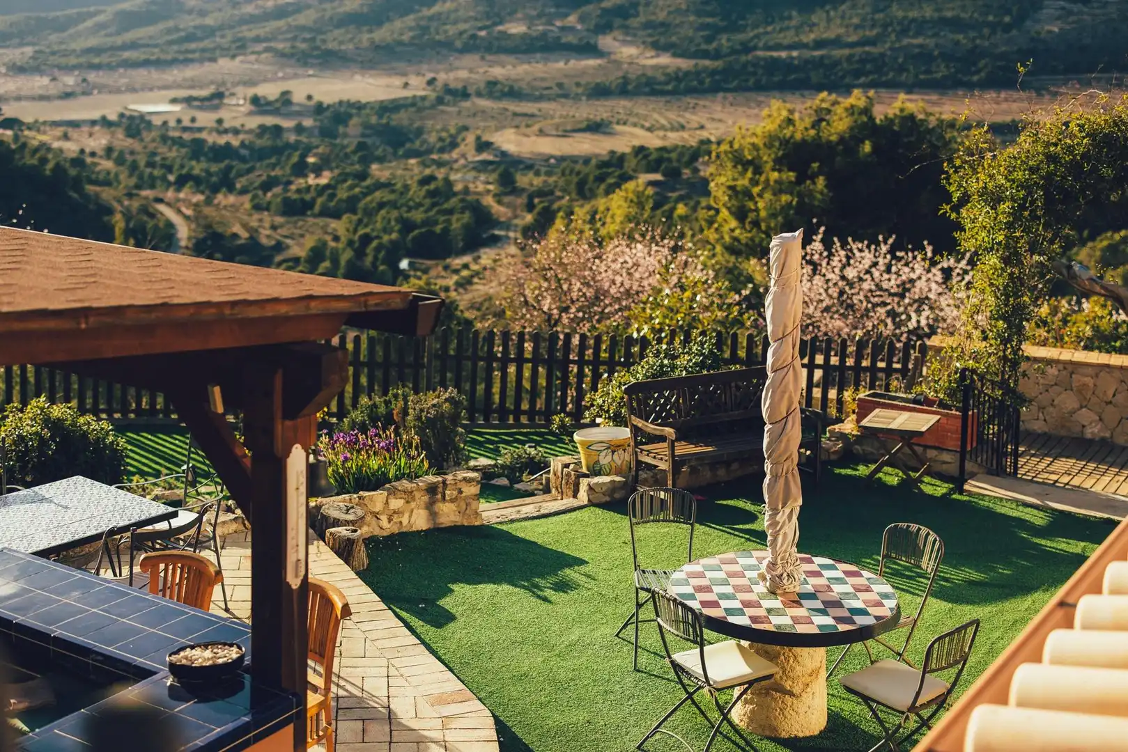 Terrassa de Finca rústica en venda en Torremanzanas / La Torre de les Maçanes amb Jardí privat, Terrassa i Traster