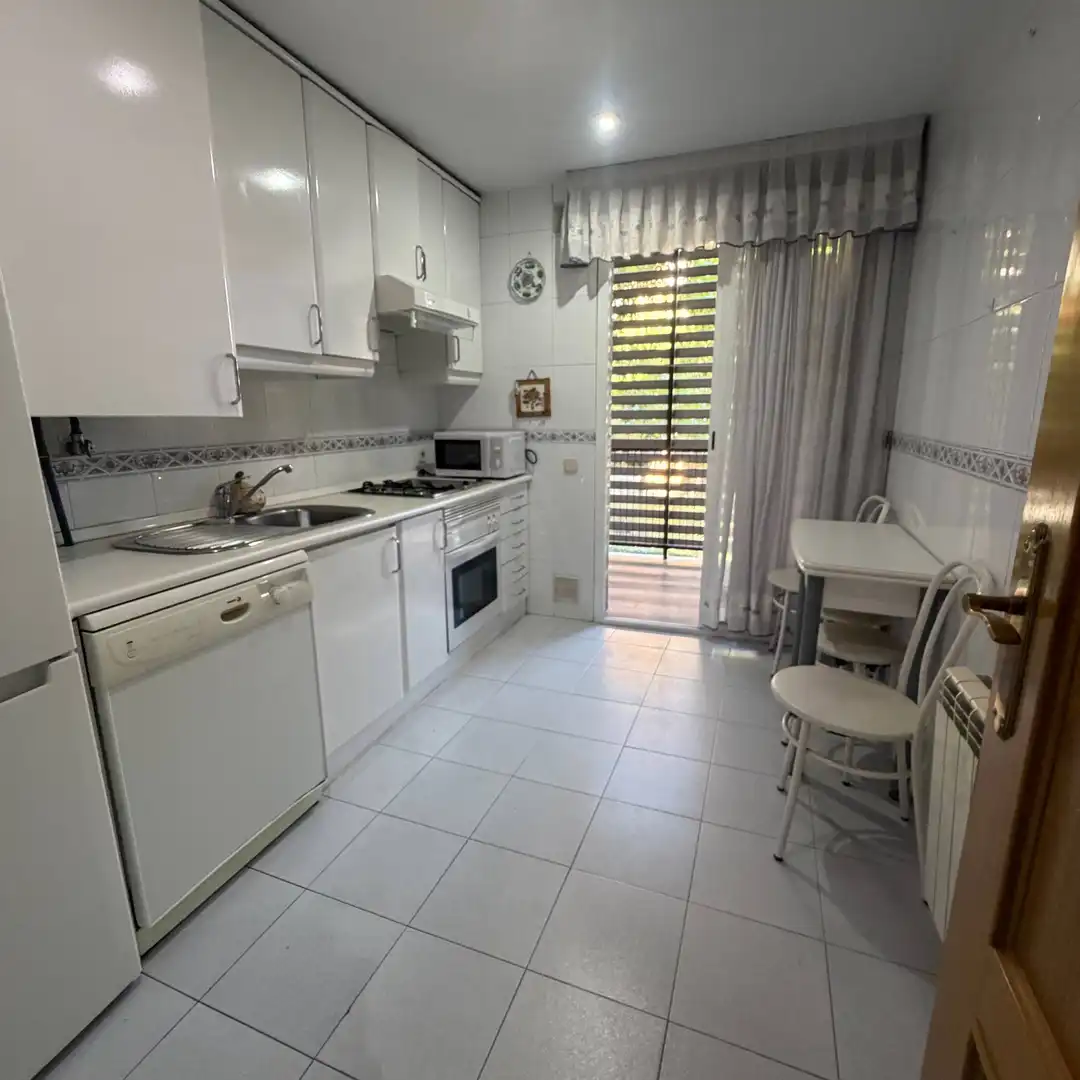 Cocina de Piso en venta en Madrid con Piscina comunitaria
