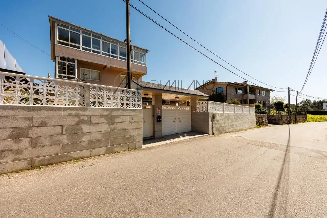Vista exterior de Casa o chalet en venta en Vigo  con Calefacción, Jardín privado y Parquet