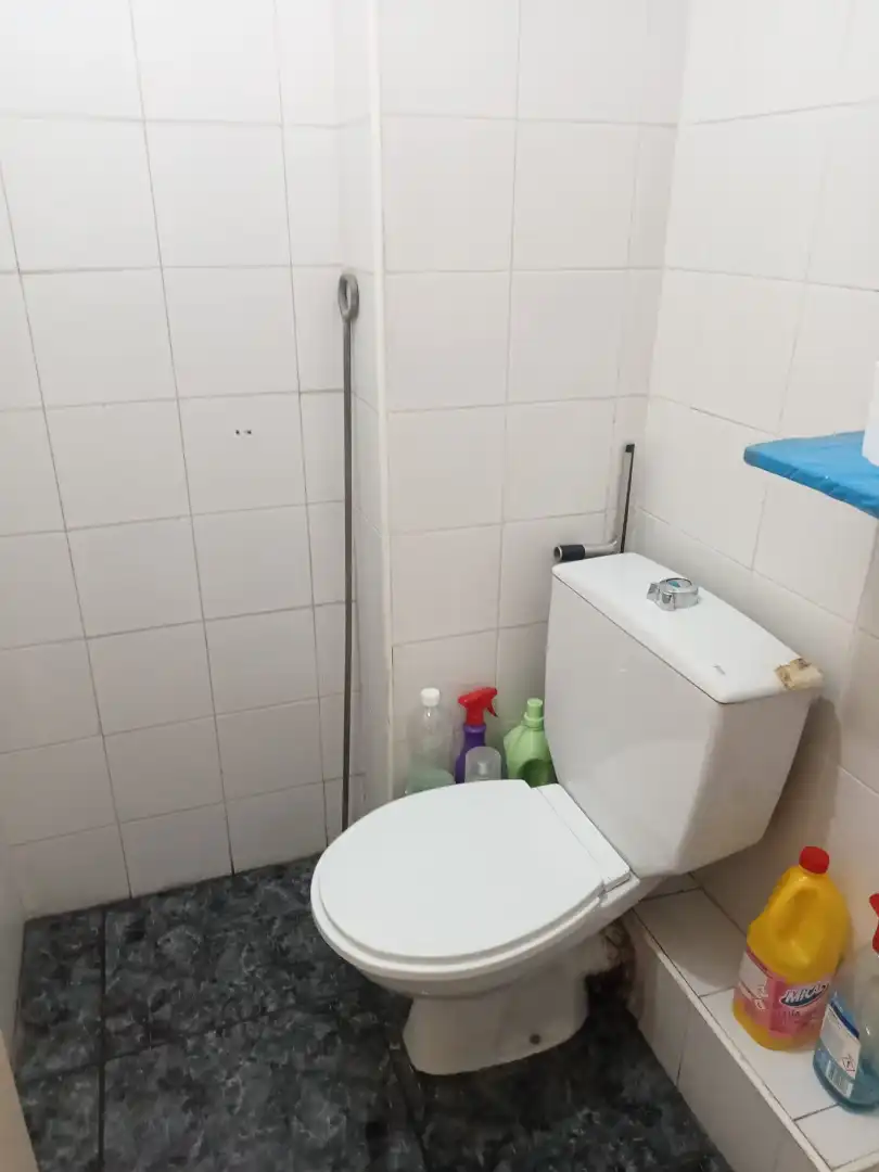 Baño de Local de alquiler en Cornellà de Llobregat con Aire acondicionado