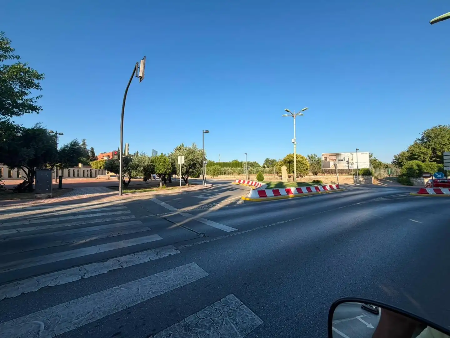 Vista exterior de Garatge en venda en La Zubia