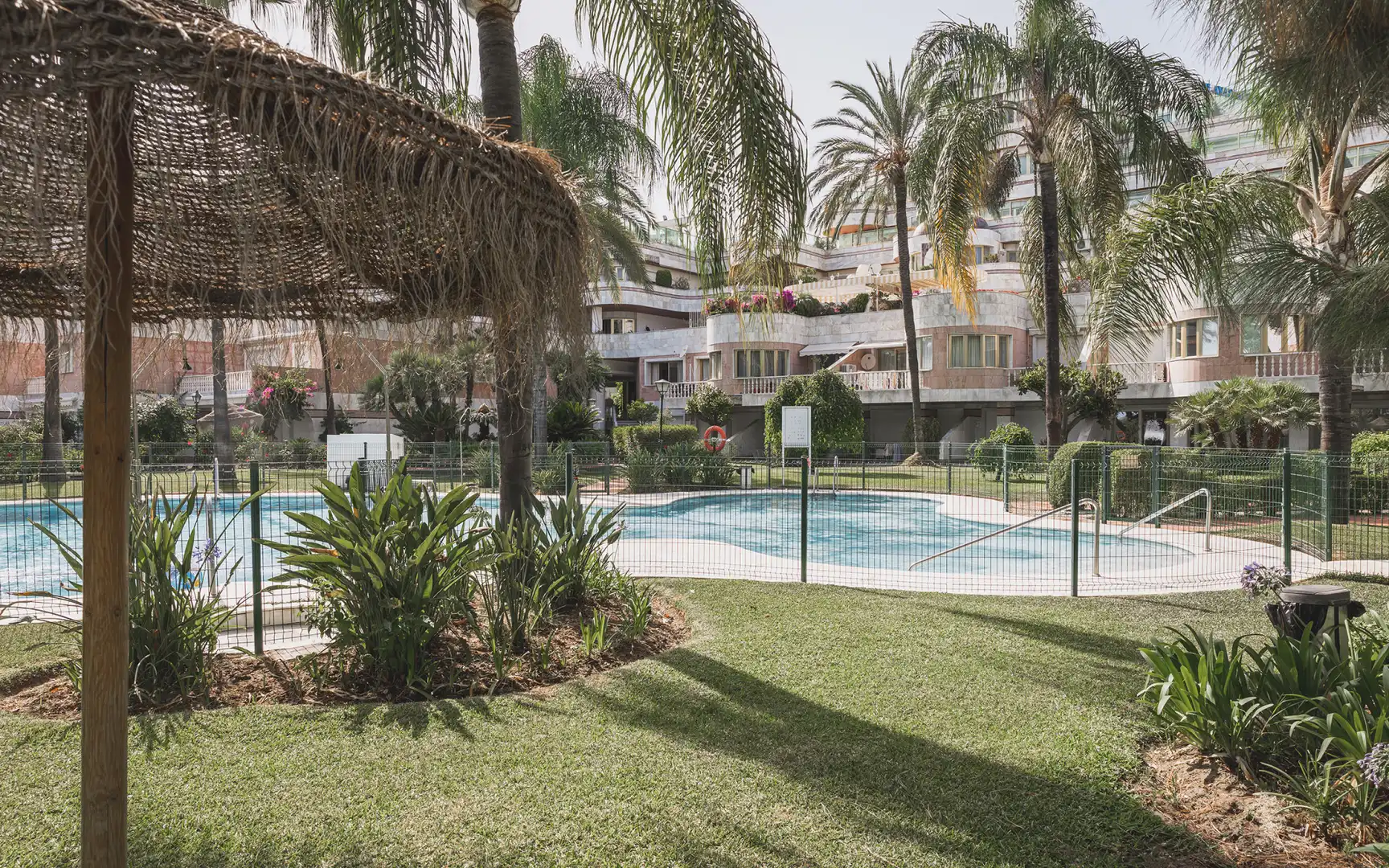 Apartament amb piscina en venda a Nueva Andalucía, imagen 12