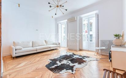 Living room of Flat for sale in  Madrid Capital  with Air Conditioner and Balcony