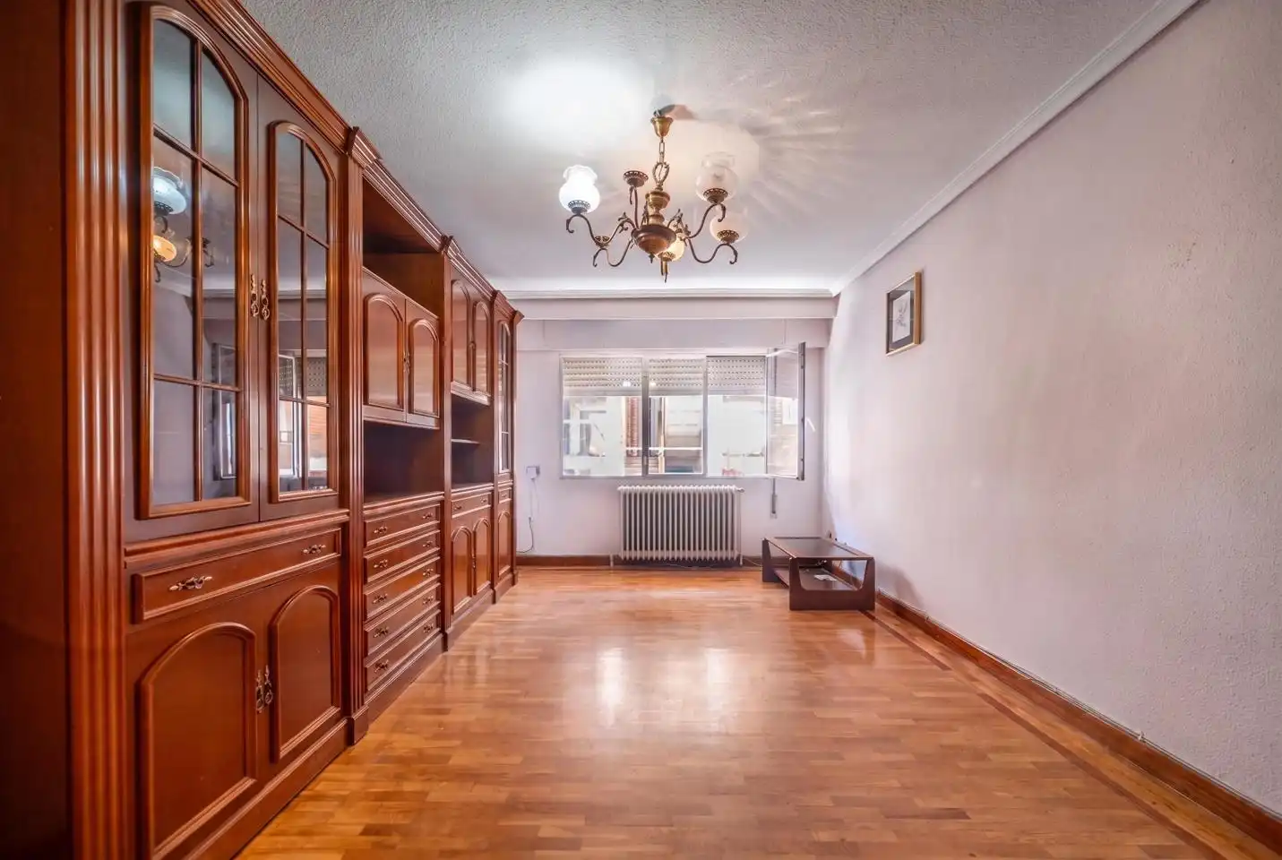 Living room of Flat for sale in Ávila  with Heating, Parquet flooring and Furnished