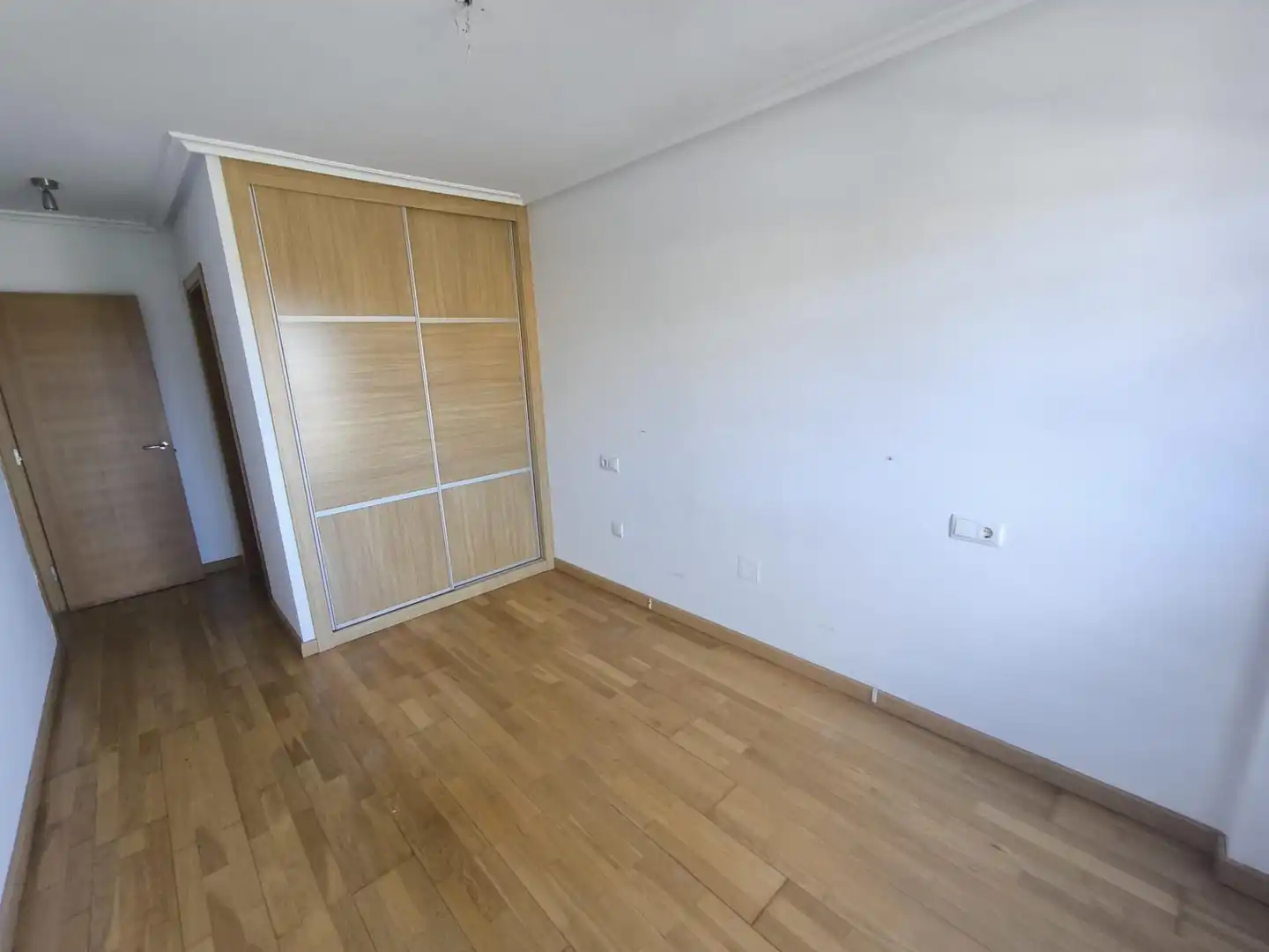 Bedroom of Flat for sale in Llanes  with Heating, Private garden and Parquet flooring