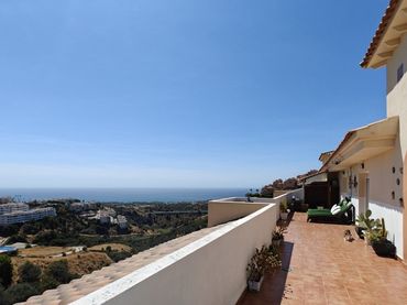 Penthouse with pool for sale in Riviera del Sol