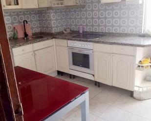 Cuina de Pis en venda en León Capital  amb Calefacció, Terrassa i Traster