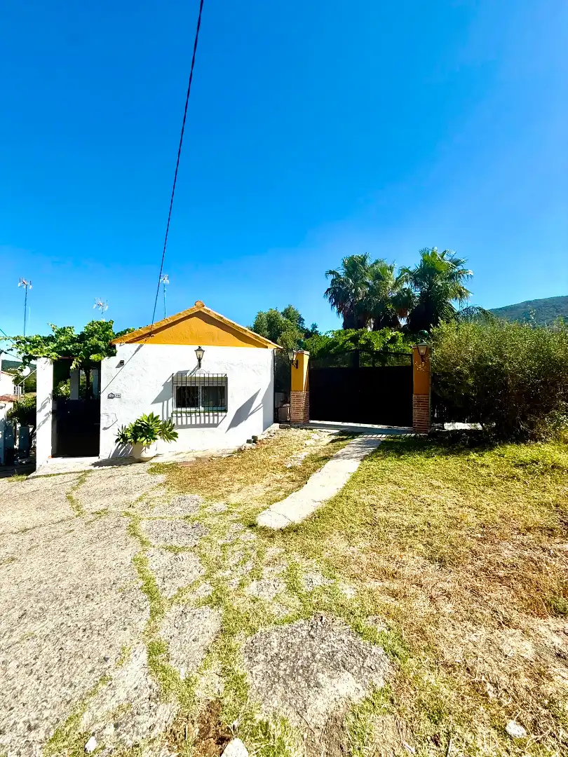 Vista exterior de Casa o xalet de lloguer en Tarifa amb Jardí privat, Terrassa i Traster
