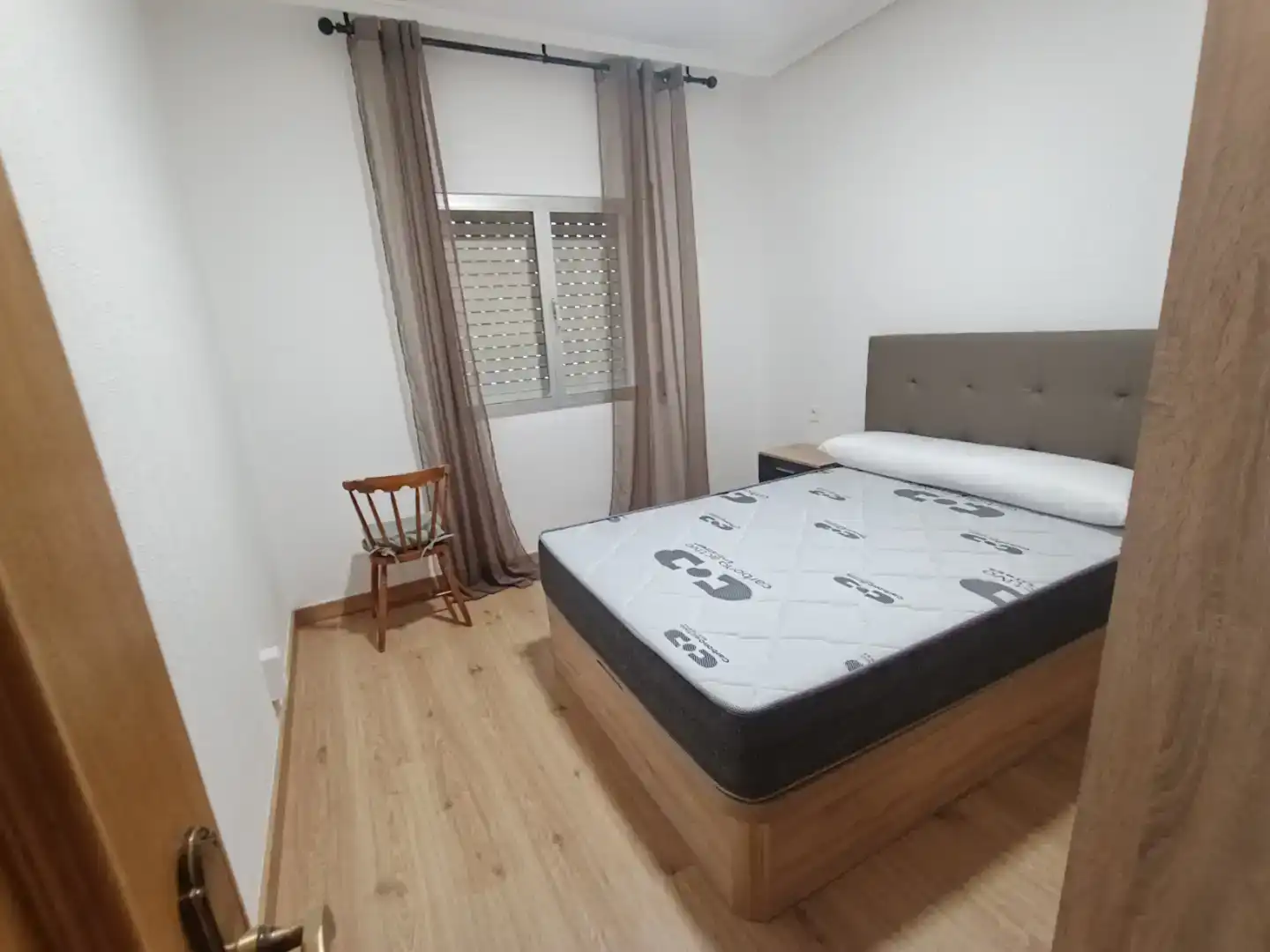 Bedroom of Flat for share in Zona Alta