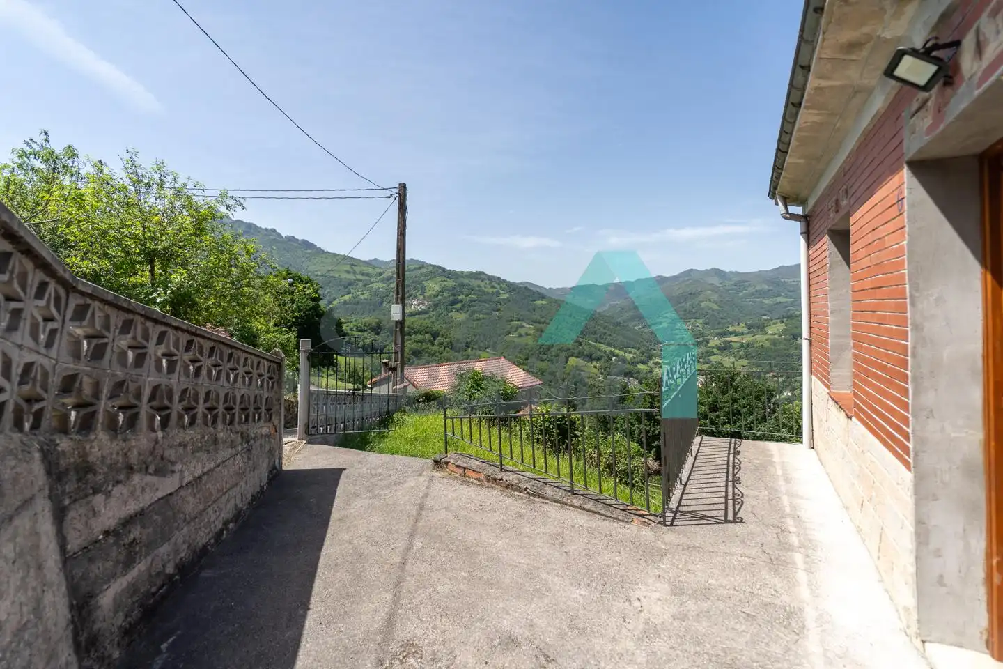 Vista exterior de Casa o chalet en venta en Laviana con Jardín privado, Parquet y Terraza