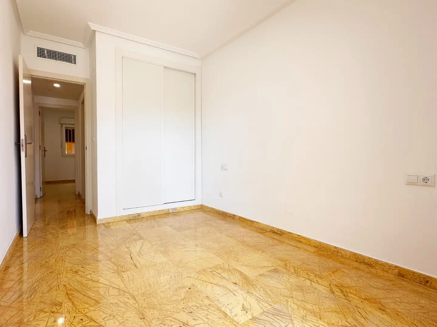 Dormitori de Planta baixa en venda en Orihuela amb Aire condicionat, Jardí privat i Terrassa