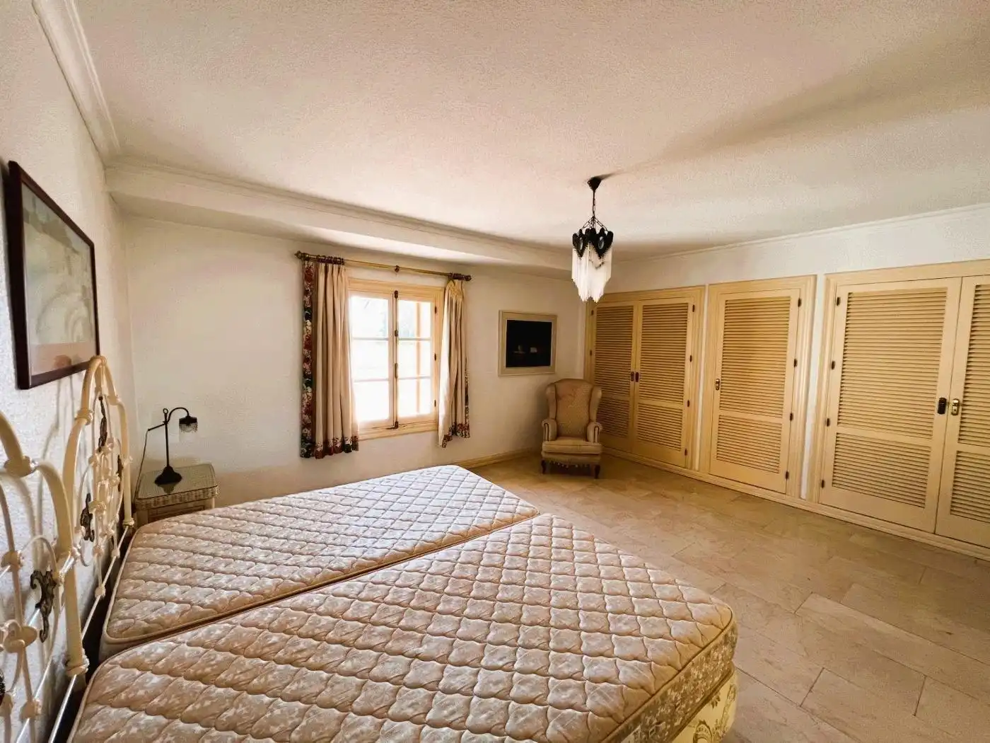 Schlafzimmer von Country house zum Verkauf in Novelda mit Klimaanlage, Heizung und Privatgarten