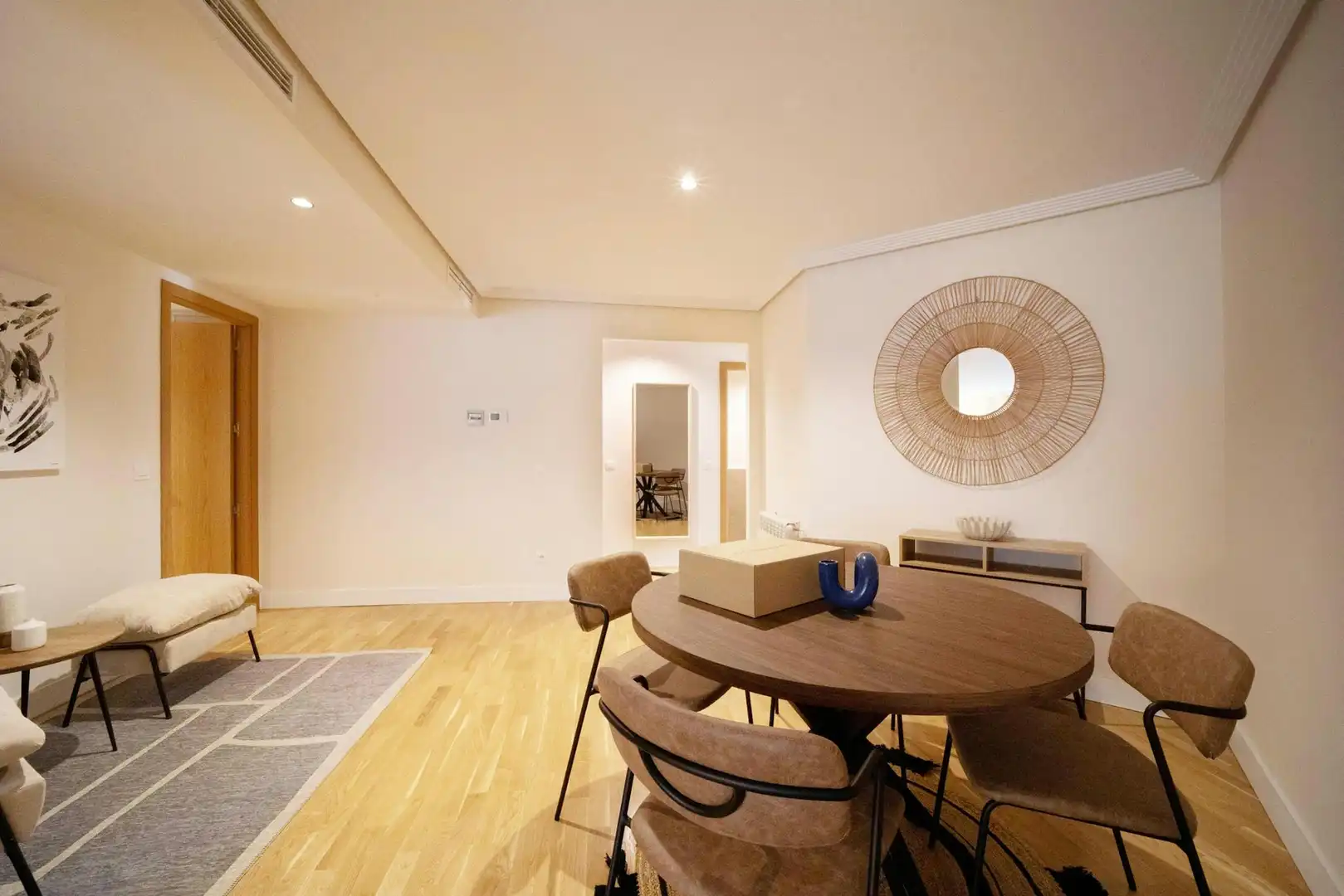 Flat for rent in Madrid  with Air Conditioner, Washing machine and TV