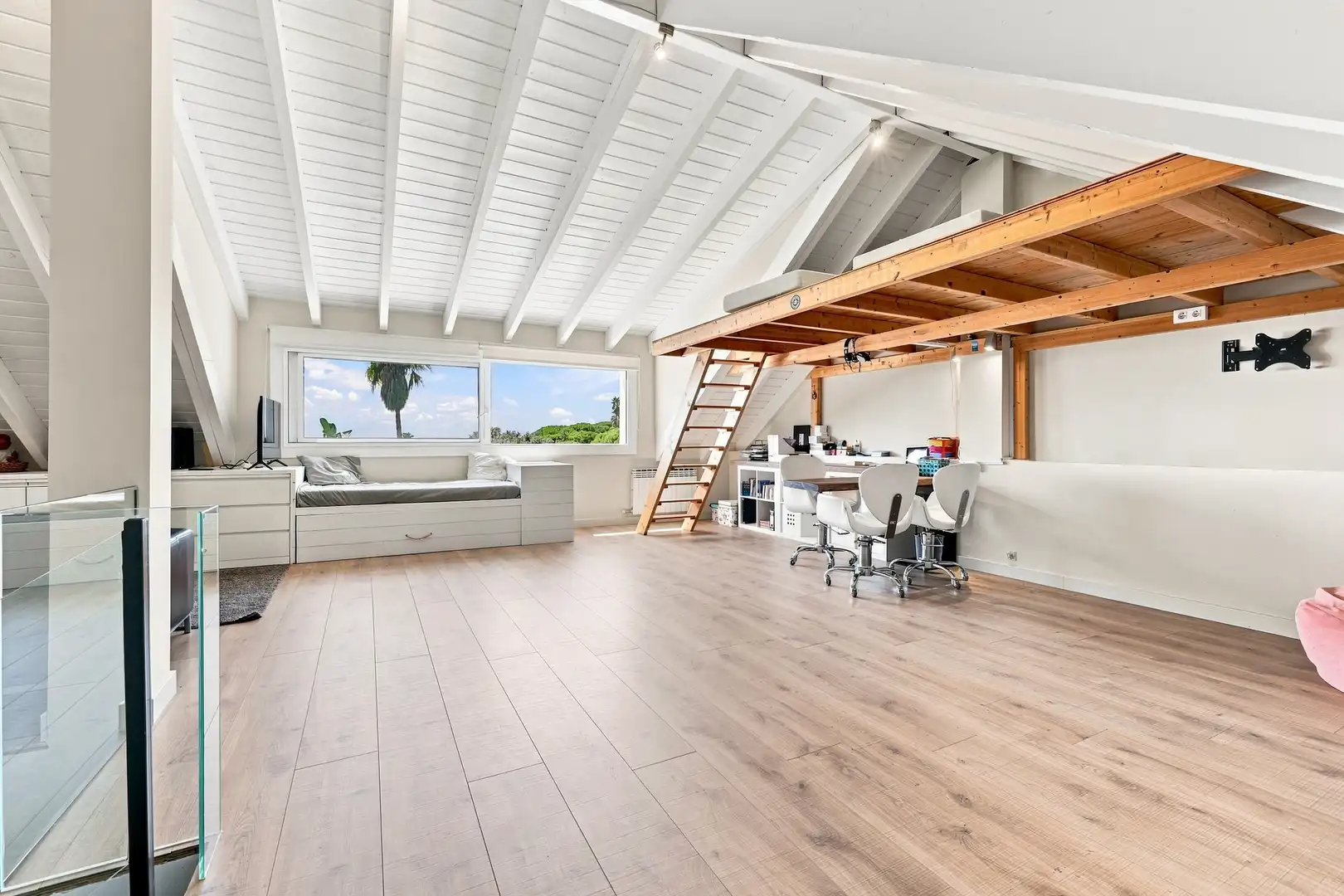 Sala d'estar de Casa adosada en venda en Sant Vicenç de Montalt amb Aire condicionat, Calefacció i Parquet