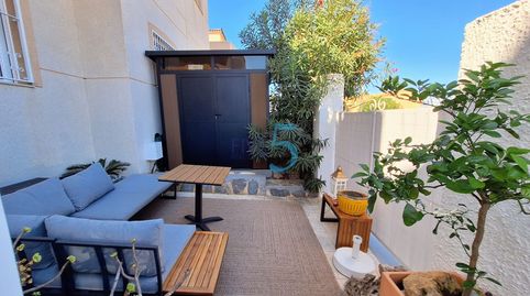 Nos complace presentar este apartamento bien presentado de dos dormitorios en la planta baja, con entrada privada y piscina común, imatge 3