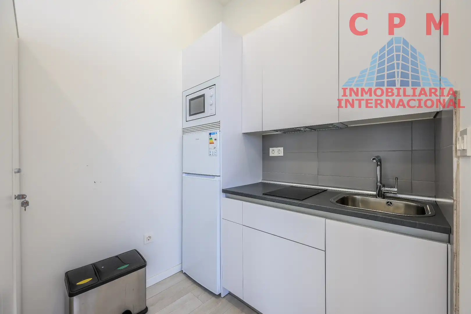 Cuina de Oficina de lloguer en Madrid amb Aire condicionat, Calefacció i Traster