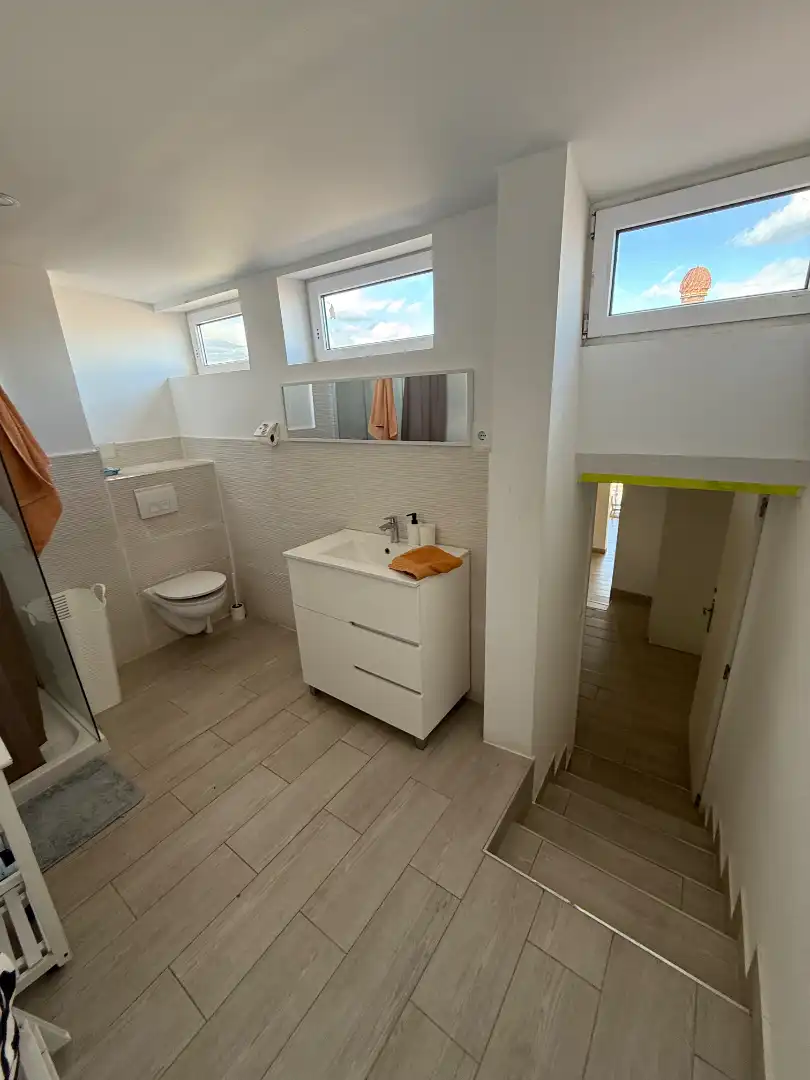 Bany de Casa o xalet en venda en Arico amb Aire condicionat, Terrassa i Moblat