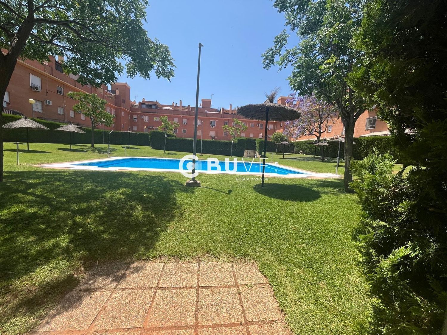 Jardí de Pis en venda en Montequinto amb Aire condicionat, Piscina i Piscina comunitària