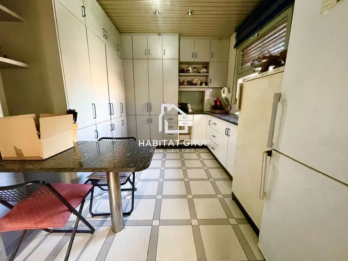 Cuina de Casa o xalet en venda en Girona amb Aire condicionat, Calefacció i Jardí privat