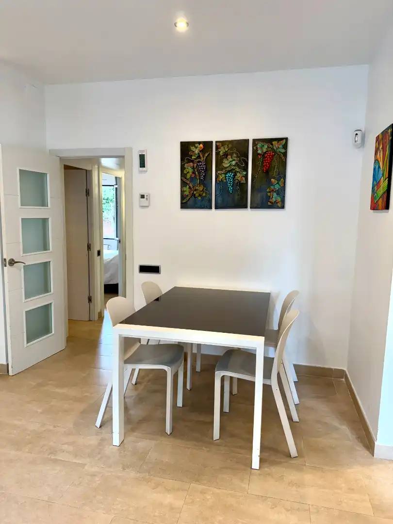 Comedor de Casa adosada en venta en Barcelona con Aire acondicionado, Calefacción y Jardín privado