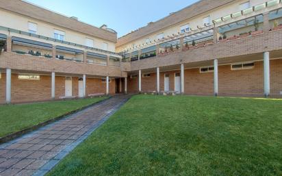 Vista exterior de Casa adosada en venda en Zizur Mayor / Zizur Nagusia amb Terrassa i Piscina